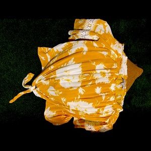 Cute yellow n white cropped top used once